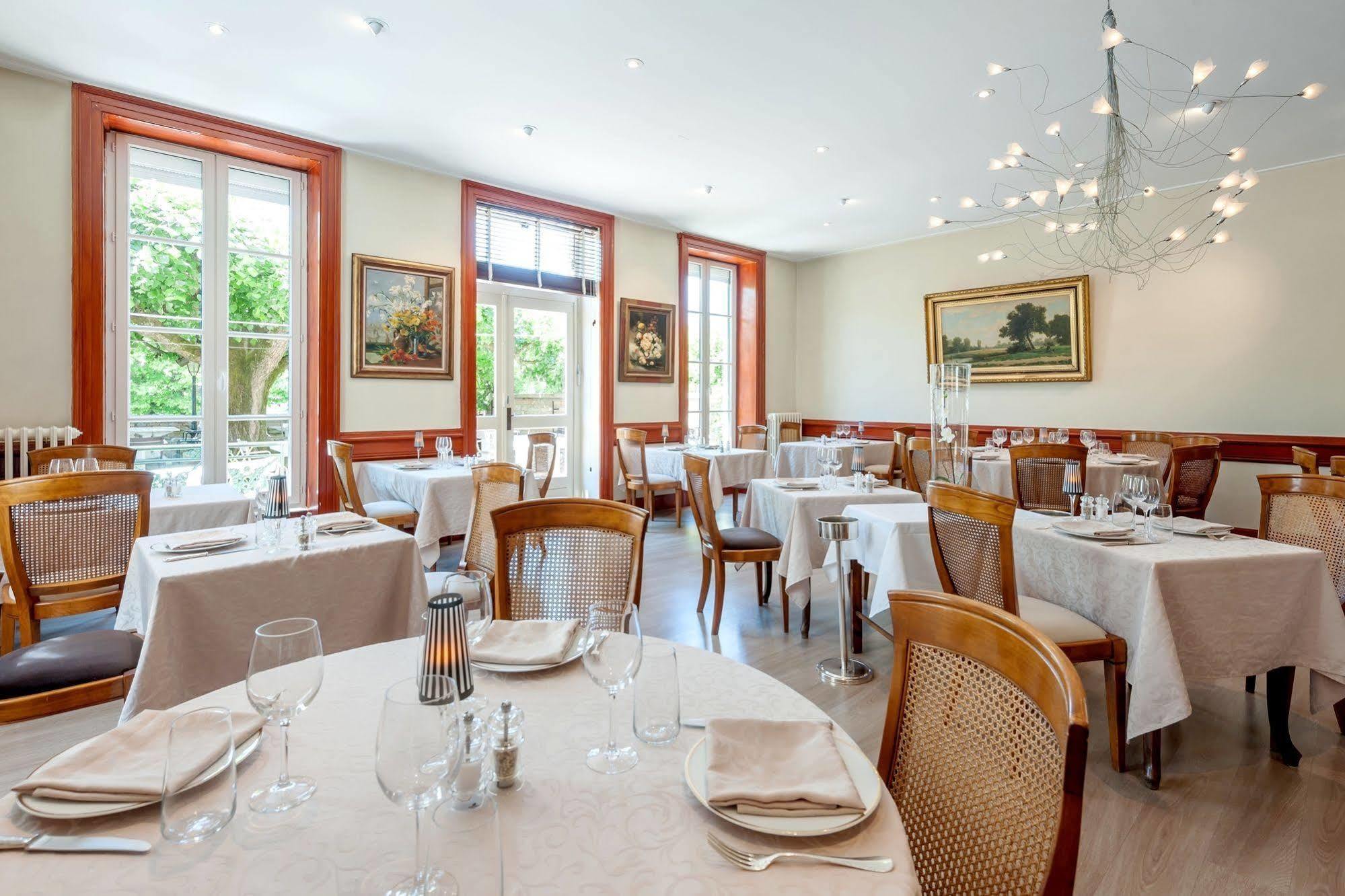 Hotel Restaurant Emile Job Montmerle-sur-Saone Exterior foto