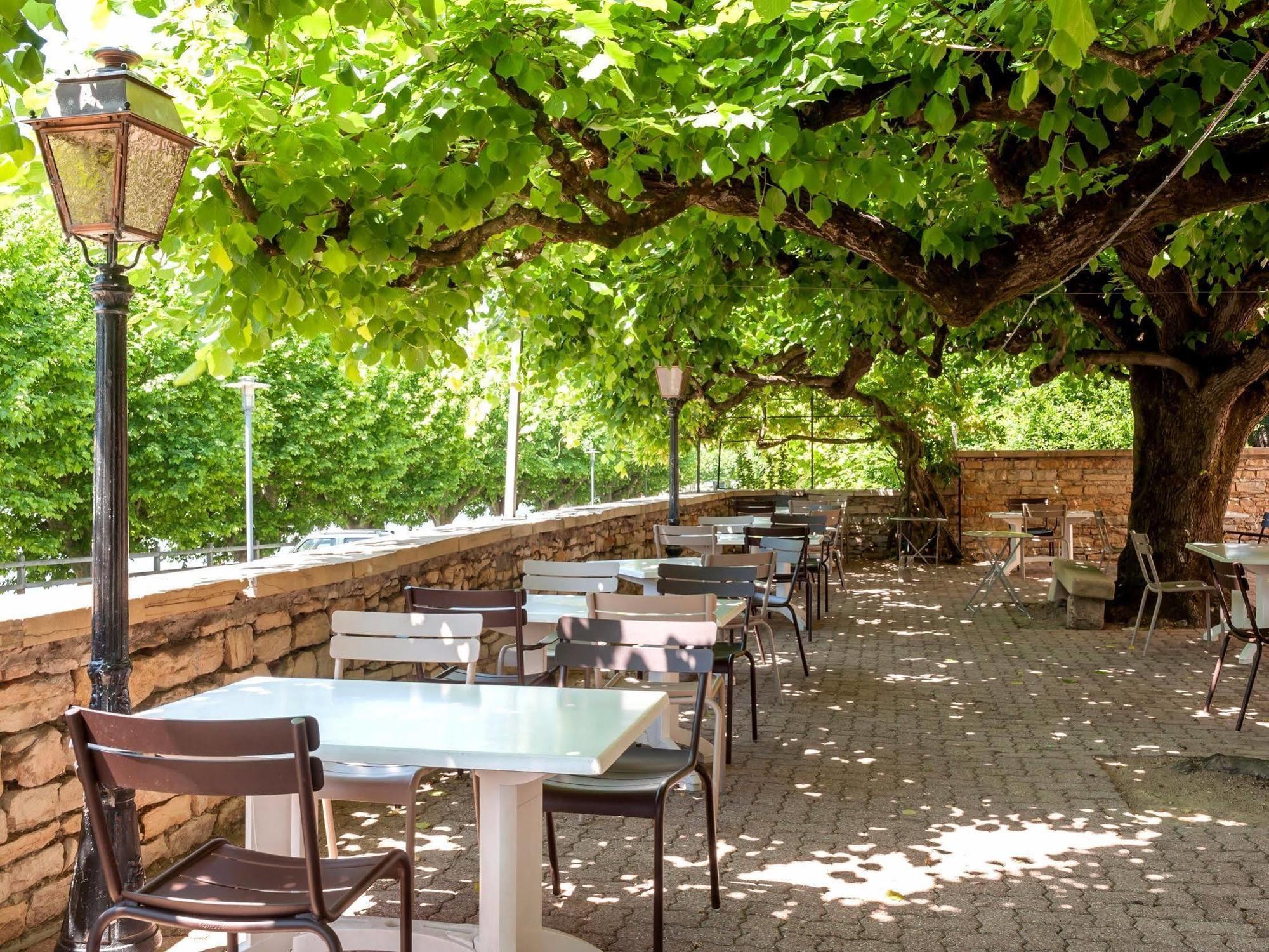 Hotel Restaurant Emile Job Montmerle-sur-Saone Exterior foto