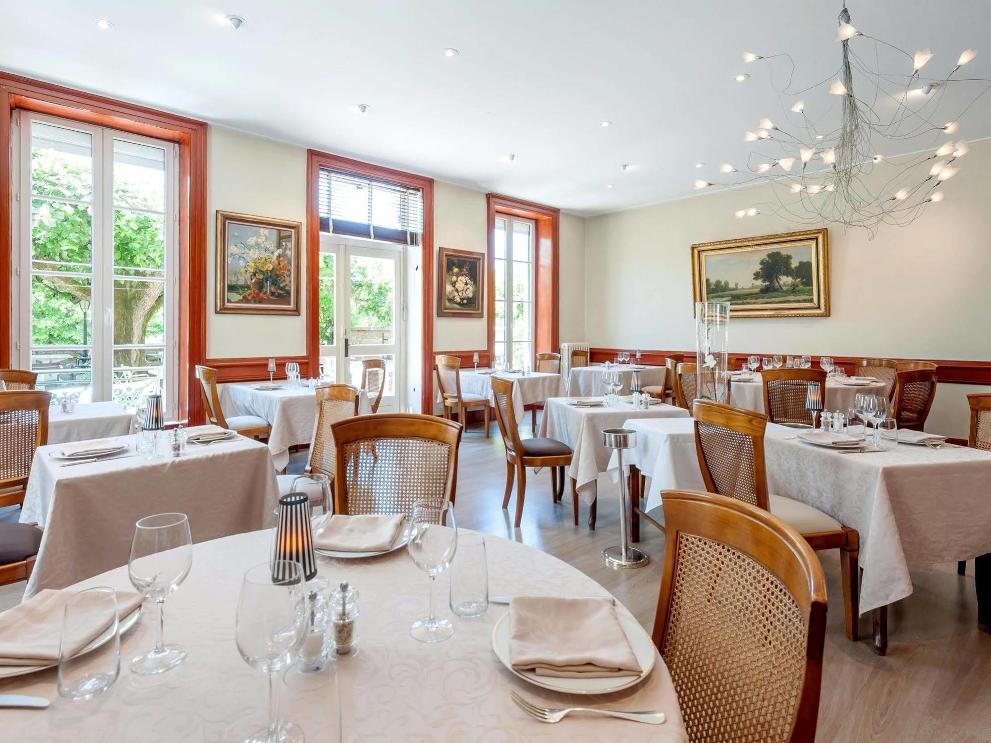 Hotel Restaurant Emile Job Montmerle-sur-Saone Exterior foto